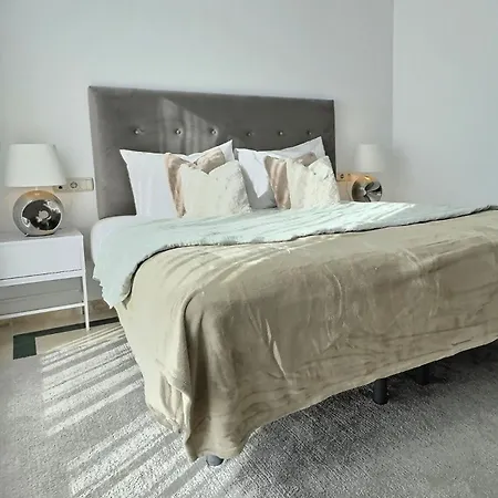 Beautiful Penthouse With Three Large Double Bedrooms In Casares Costa *
