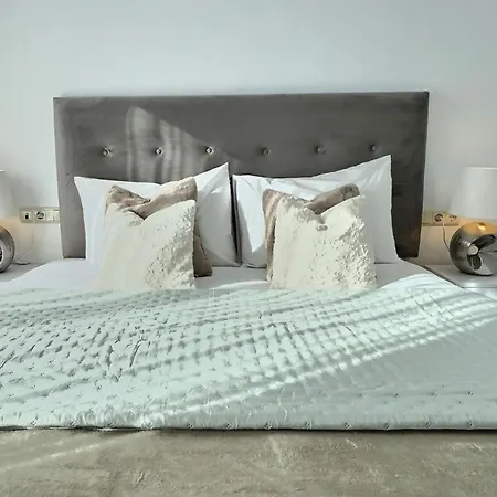 Apartment Beautiful Penthouse With Three Large Double Bedrooms In Casares Costa *